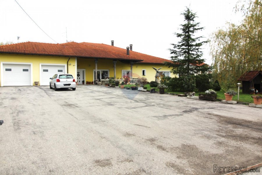 Pisarovina, Bratina, Obiteljska kuća 590m2, okućnica 3868m2, - 3