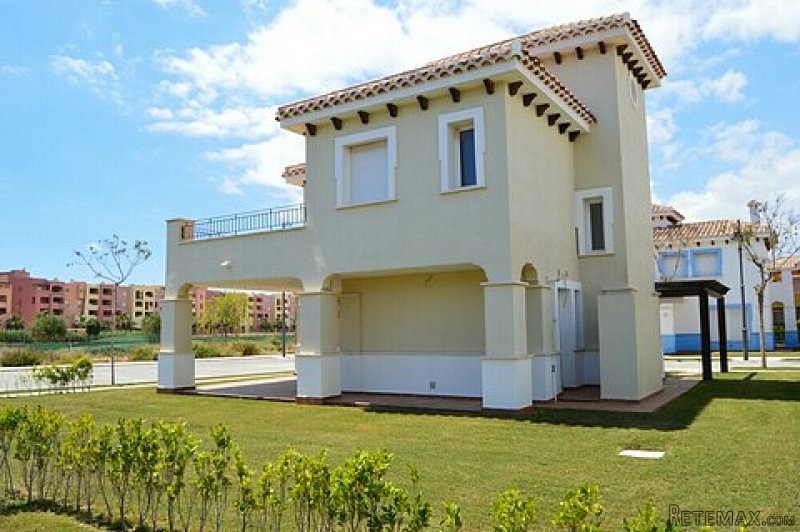* LARGE 3 BED DETACHED VILLA