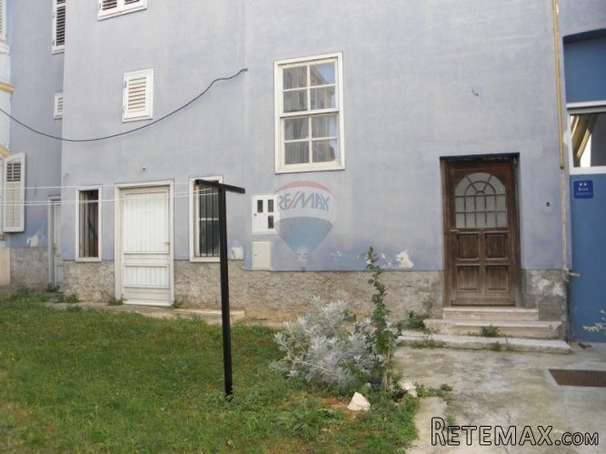 Pula-centar stan za renovaciju - 3