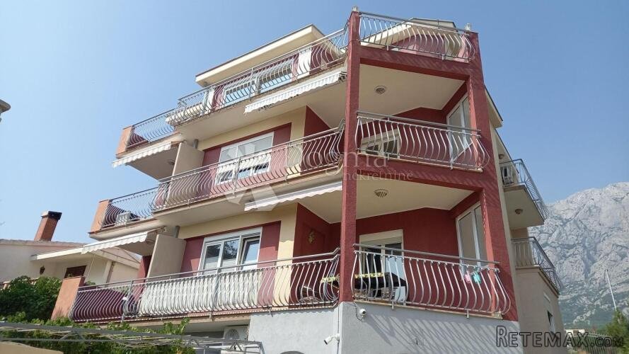 Apartmanska kuća sa velikom okućnicom