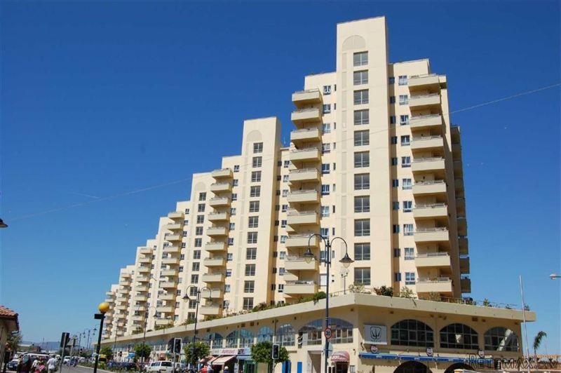 1 bed apartment in Watergardens - 2