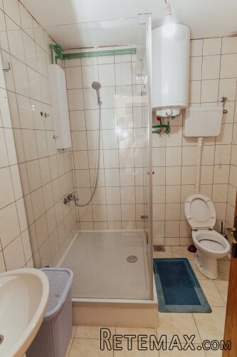 Kuca i veliki plac na Popovici - 11