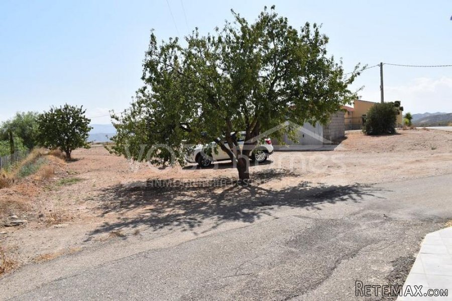 A deceptivey spacious, recently renovated & decorated, 3 /.. - 2