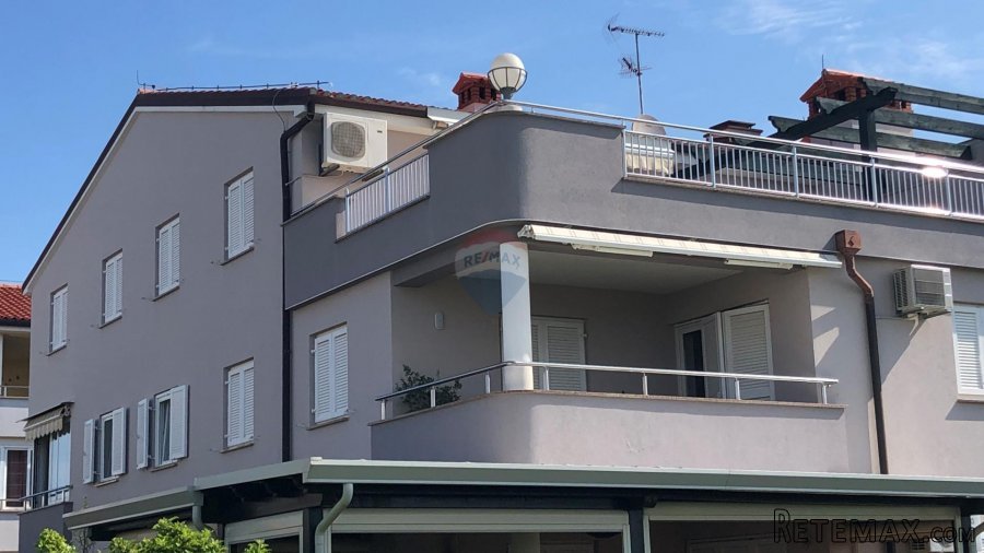 Istra, Novigrad, prostran stan u modernoj zgradi s pogledom - 2