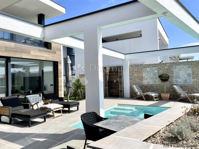 MODERNA VILA S INFINITY BAZENOM I POGLEDOM NA MORE - 3