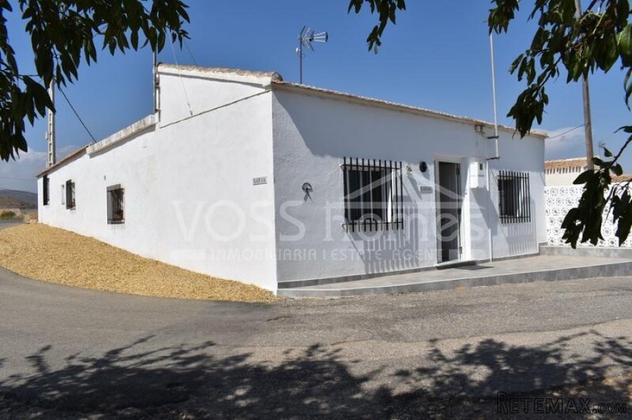 A deceptivey spacious, recently renovated & decorated, 3 /.. - 4
