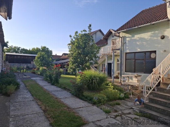 Prodajem kucu u Temerinu sa lokalom i 3 zasebna stana - 15