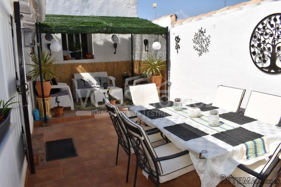A deceptivey spacious, recently renovated & decorated, 3 /.. - 6