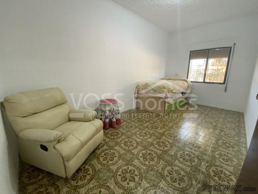 NEW TO VOSS HOMES - A very attractive, 2 storey, 5+ bed.. - 16