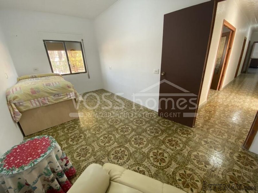 NEW TO VOSS HOMES - A very attractive, 2 storey, 5+ bed.. - 17