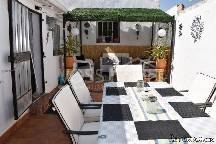 A deceptivey spacious, recently renovated & decorated, 3 /.. - 8