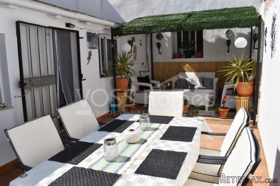A deceptivey spacious, recently renovated & decorated, 3 /.. - 9