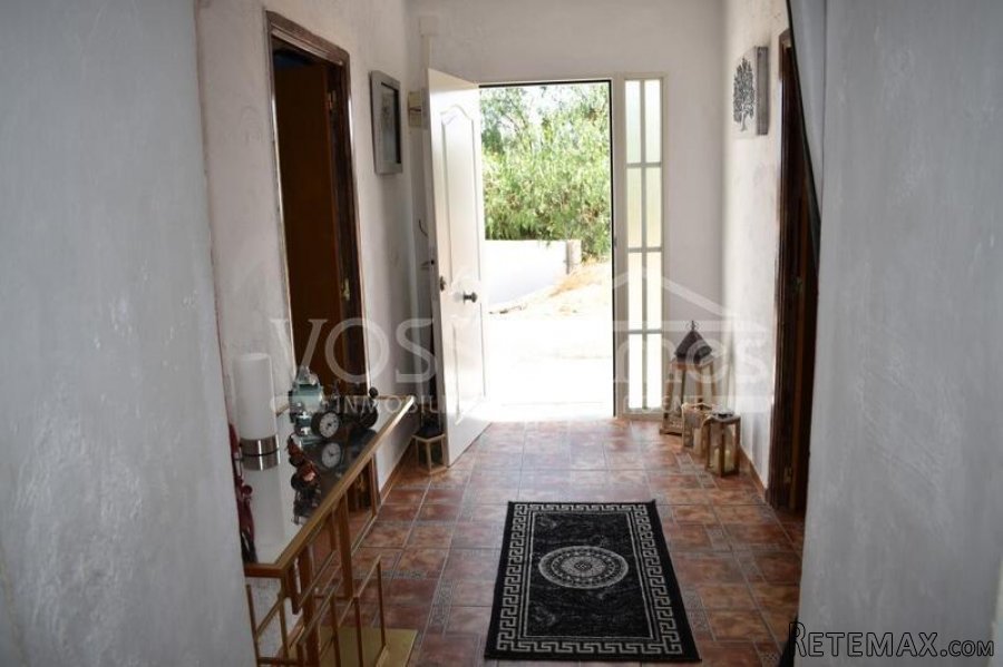 A deceptivey spacious, recently renovated & decorated, 3 /.. - 10