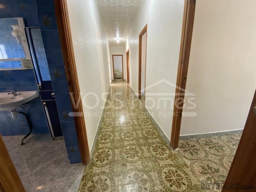 NEW TO VOSS HOMES - A very attractive, 2 storey, 5+ bed.. - 20