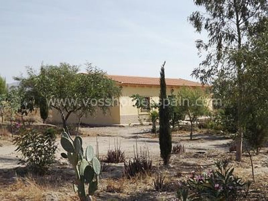 A 2 bed, 1 bath recently built, country house in need of.. - 2