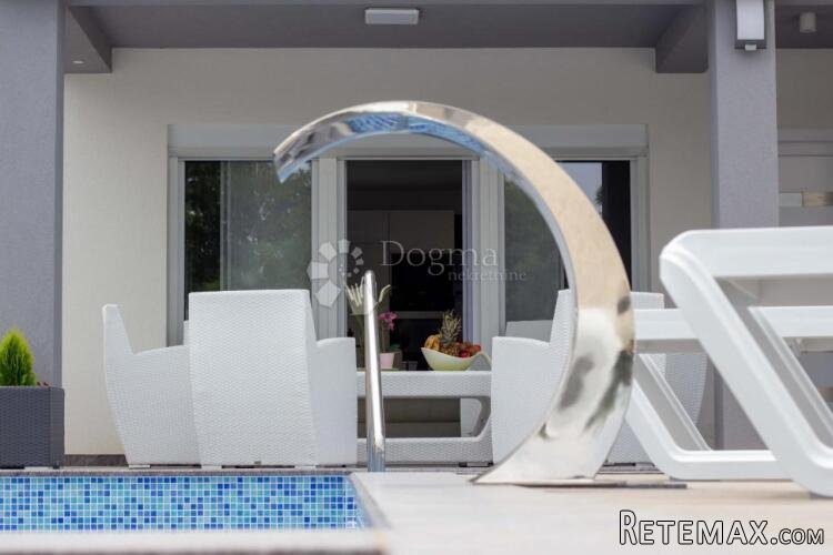 MODERNA VILLA NA OTOKU KRKU S BAZENOM - 2