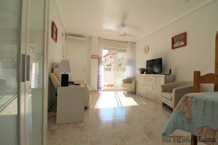 2 Bedroomed Apartment with 2 Community Pools walk to.. - 3