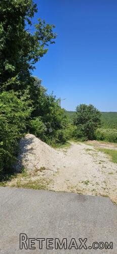 Velika parcela nadomak građevinske zone - 3