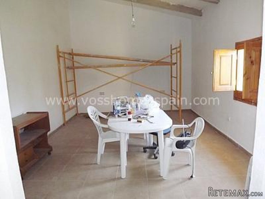 A 2 bed, 1 bath recently built, country house in need of.. - 5