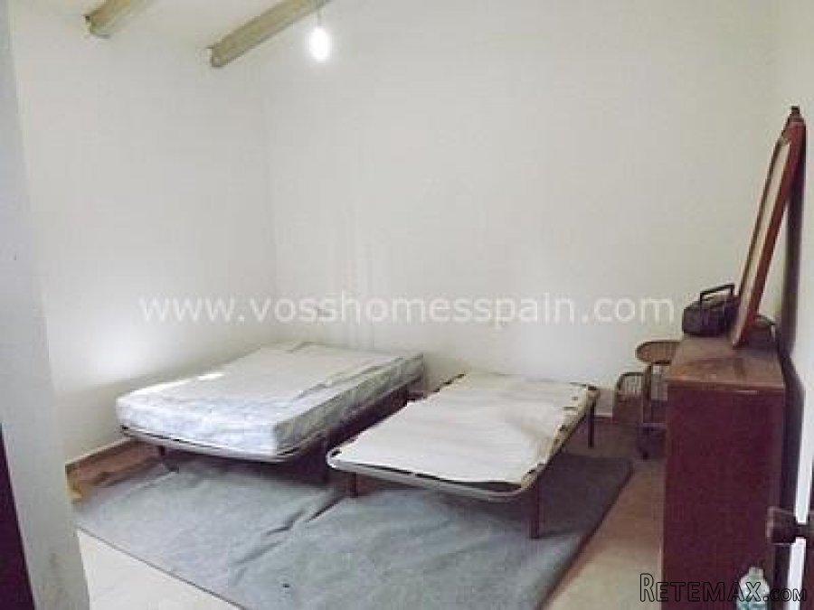 A 2 bed, 1 bath recently built, country house in need of.. - 6