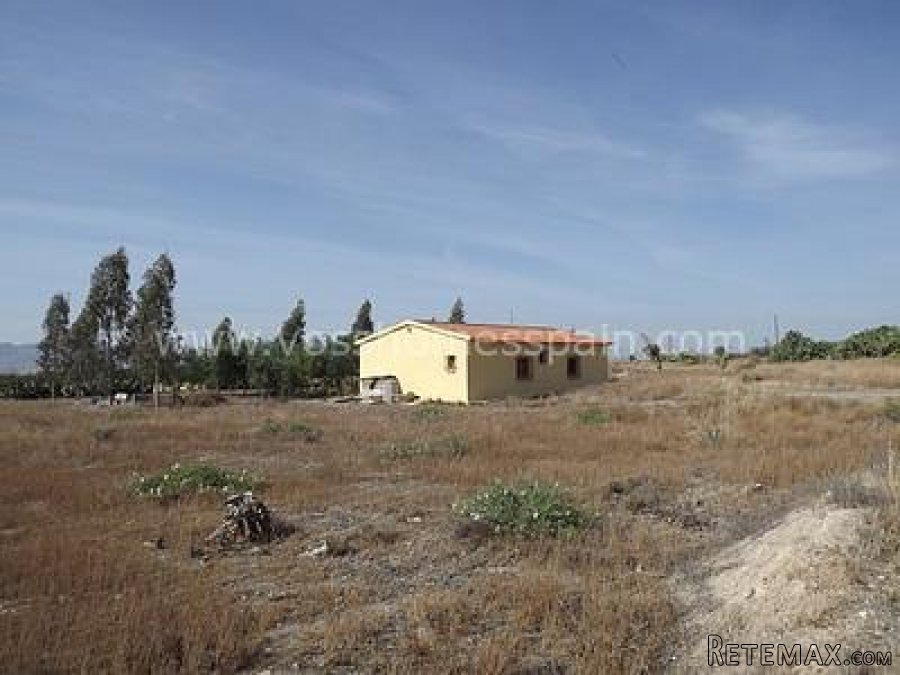 A 2 bed, 1 bath recently built, country house in need of.. - 10