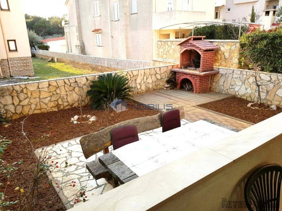 Pag (Novalja), 3-sob apartman, 47m2 + 10m2 terasa + 74m2 vrt - 10