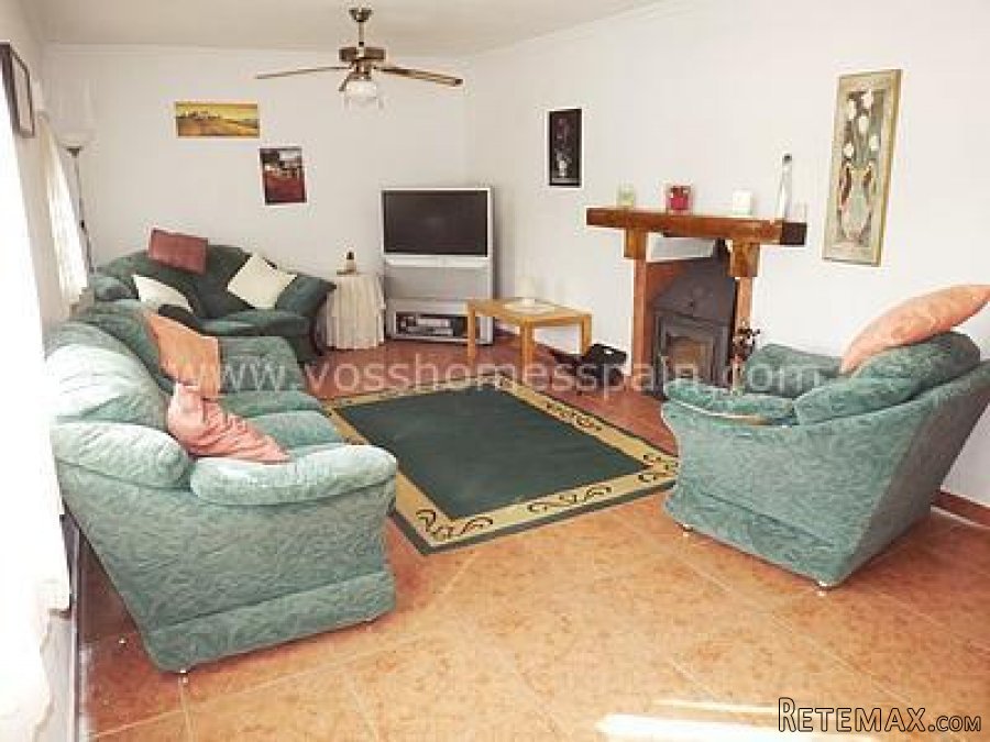 Large 180m2, semi-detached (but private) family home or B&B.. - 2