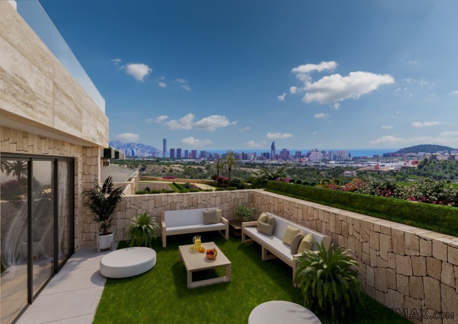 Magnífico dúplex en un complejo residencial con vistas al m..