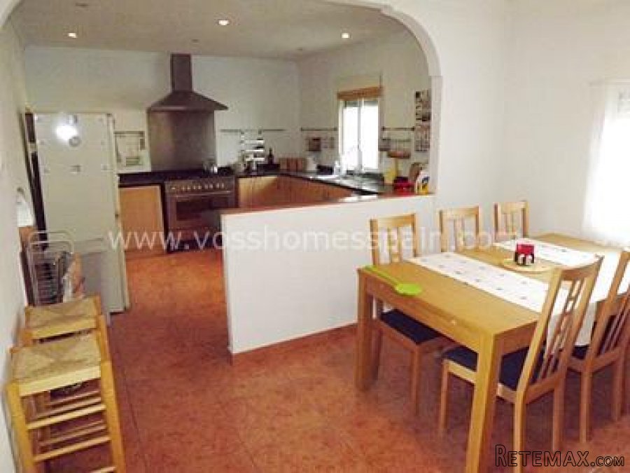 Large 180m2, semi-detached (but private) family home or B&B.. - 3
