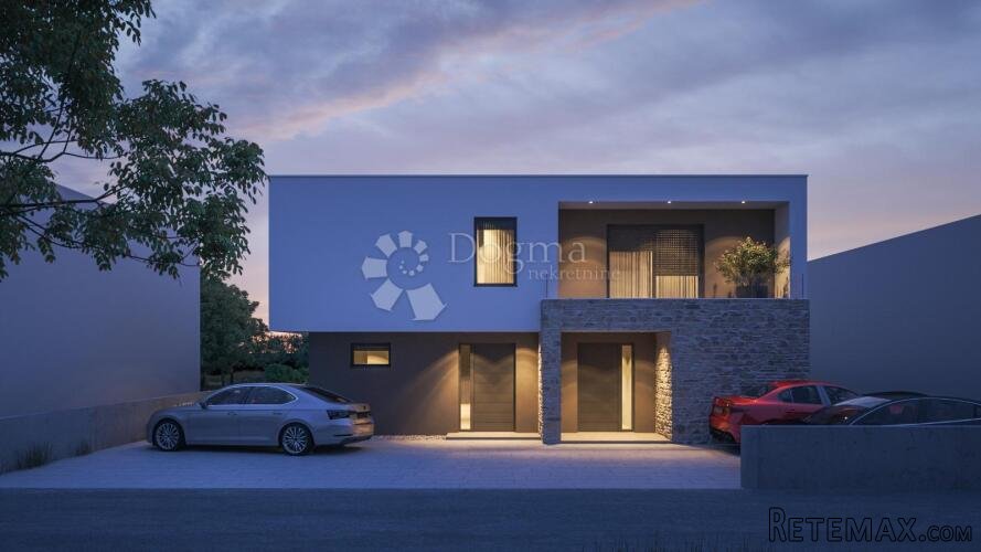 VODICE – Moderna dvojna kuća s bazenom na mirnoj lokaciji! S - 3
