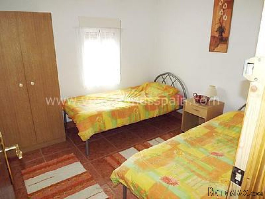 Large 180m2, semi-detached (but private) family home or B&B.. - 6