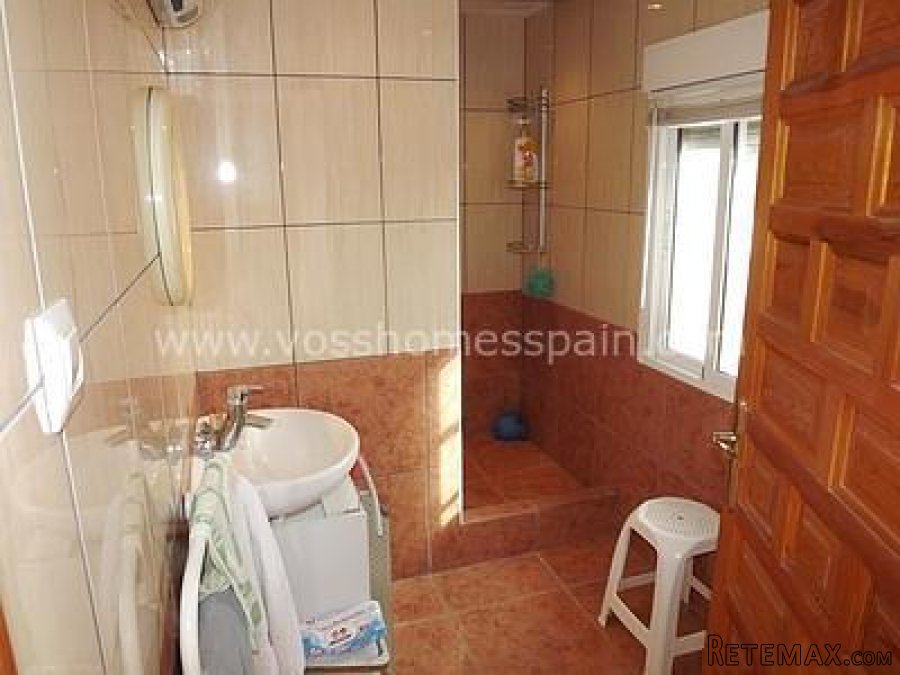 Large 180m2, semi-detached (but private) family home or B&B.. - 8
