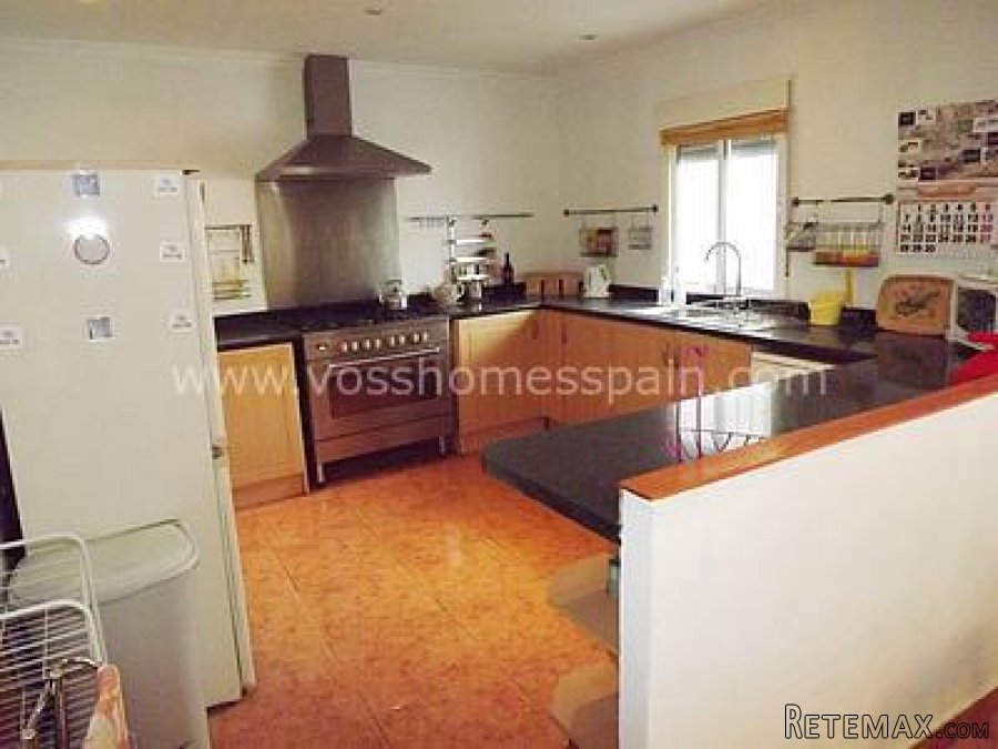 Large 180m2, semi-detached (but private) family home or B&B.. - 9