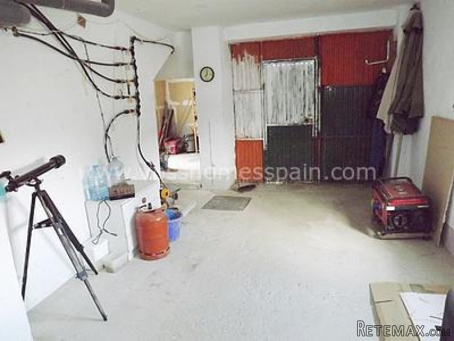 Large 180m2, semi-detached (but private) family home or B&B.. - 10