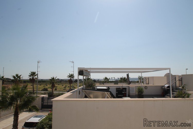 This fantastic sunny villa can be found in a luxury new.. - 2