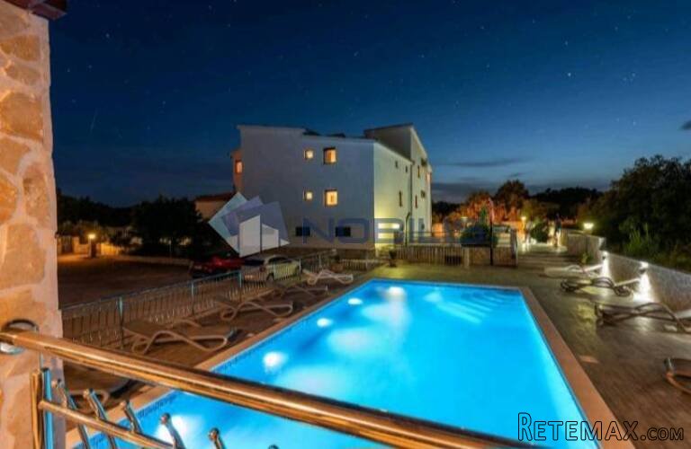 Vinišče, Trogir, kuća 470 m2 sa 6 apartmana - 2