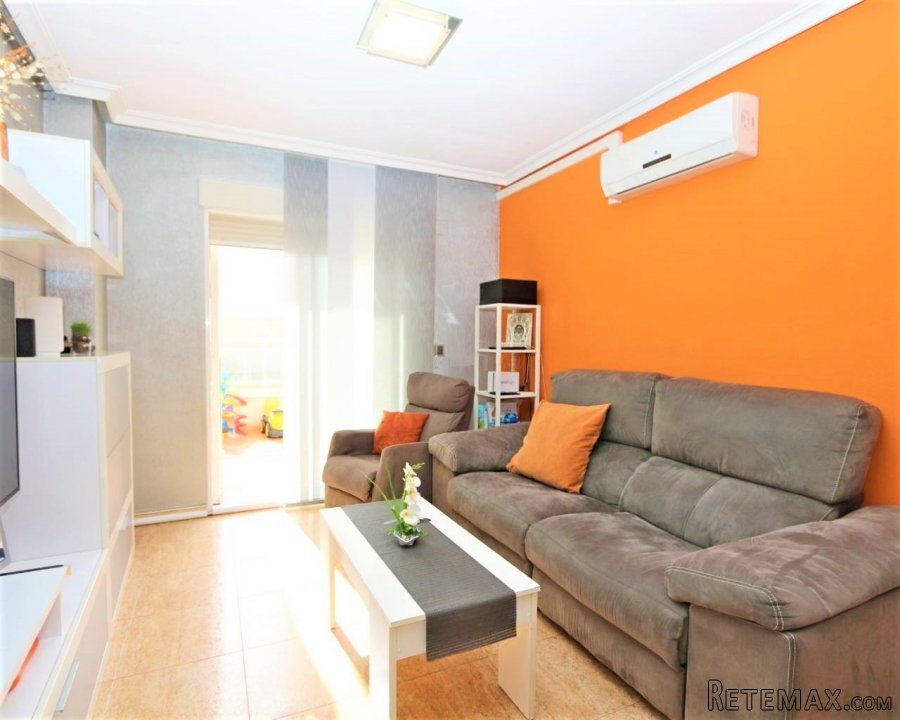 Apartamento en planta baja con terraza amplia orientación..