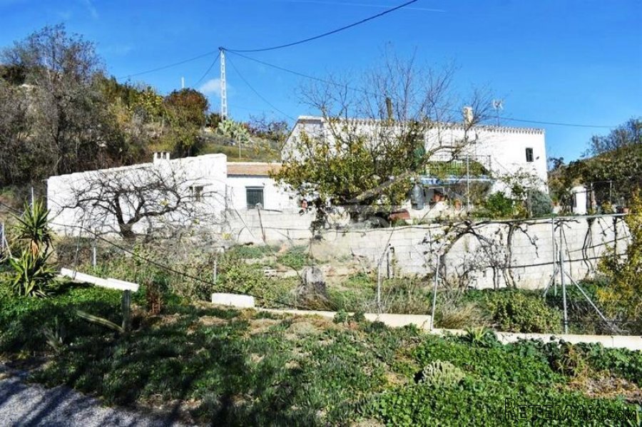 A lovely 5 bed, 2 bath, Two Storey Detached Country House.. - 7