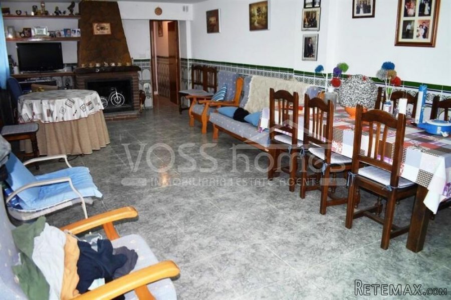 A lovely 5 bed, 2 bath, Two Storey Detached Country House.. - 10