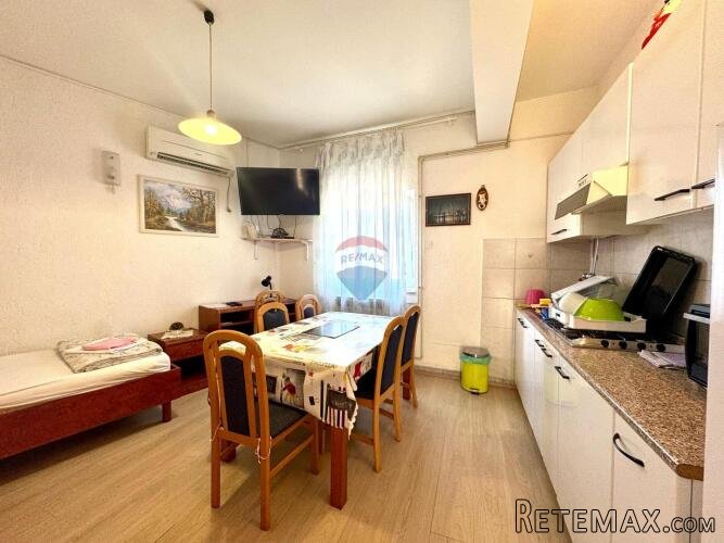 Jadranovo - Kuća s pet apartmana, 550m od mora - 3