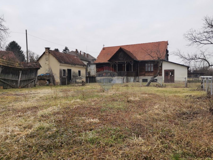 Rugvica, okolica, autohtona obiteljska kuća, gospodarski obj - 2