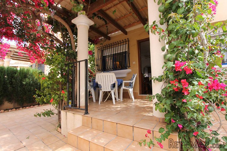 This beautiful connected house is only 800m from the beach... - 2