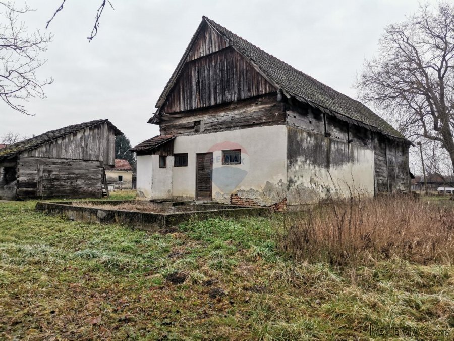 Rugvica, okolica, autohtona obiteljska kuća, gospodarski obj - 3