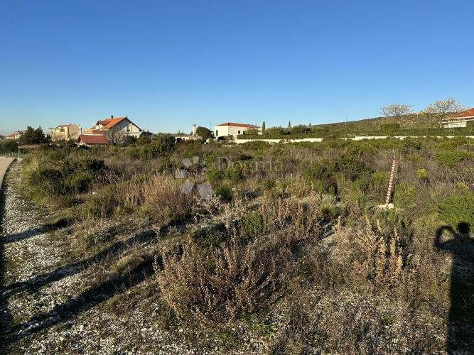 GRAĐEVINSKO ZEMLJIŠTE S POGLEDOM NA UZVISINI SUKOŠAN - 3
