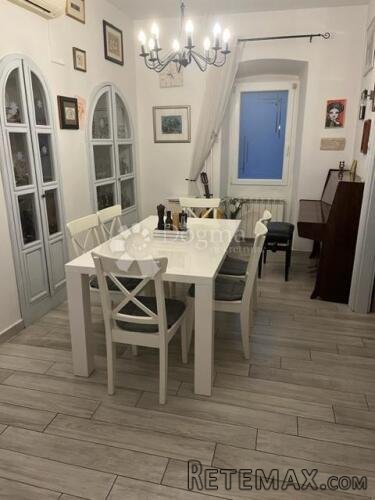 Kastav-samostojeća kuća 250m2,blizina škole,vrtića!!