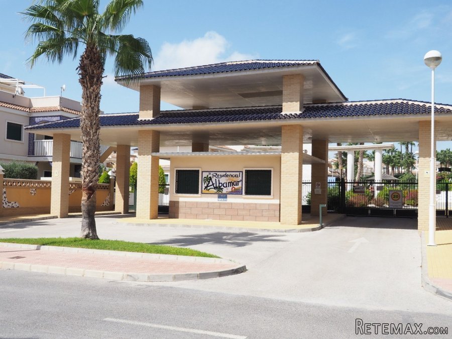 Chalet adosado de 2 plantas con terraza y jardín de 40 m2...