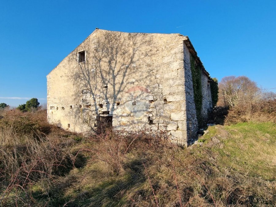 ISTRA - BALE OKOLICA - 3500 m2 GRAĐEVINSKO ZEMLJIŠTE SA KUĆO - 3