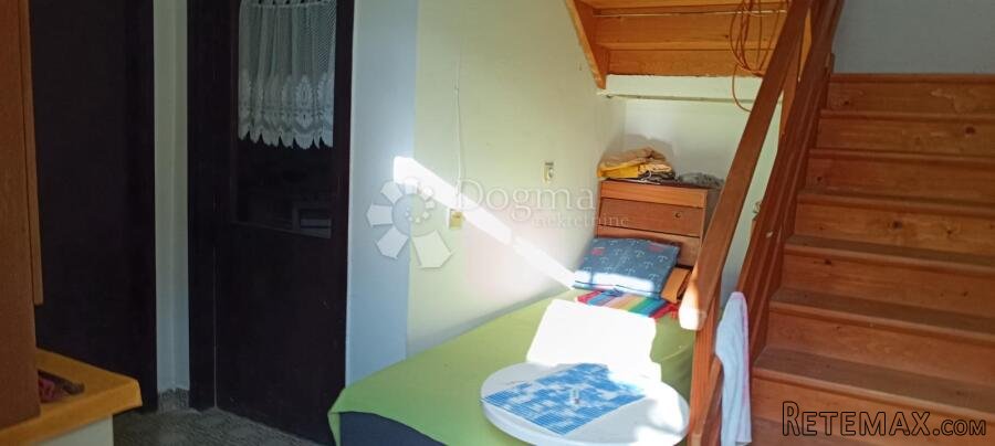 Bribir, kamena kuća 150 m2, okućnica
