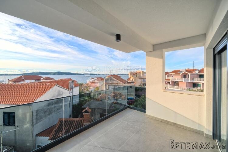 BRODARICA- PENTHOUSE 120M OD MORA BS4