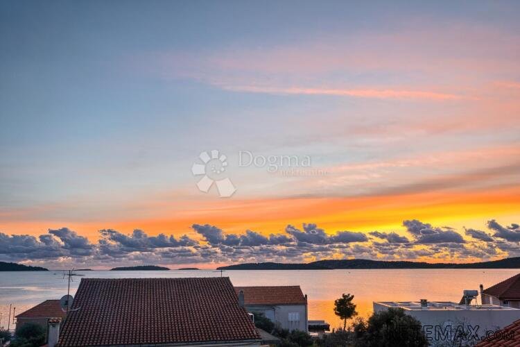BRODARICA- PENTHOUSE 120M OD MORA AS4